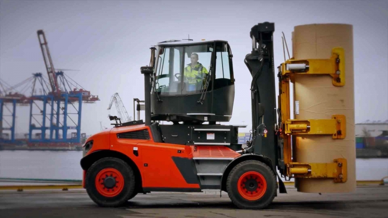 Удобная рабочая кабина и вращающееся сиденье